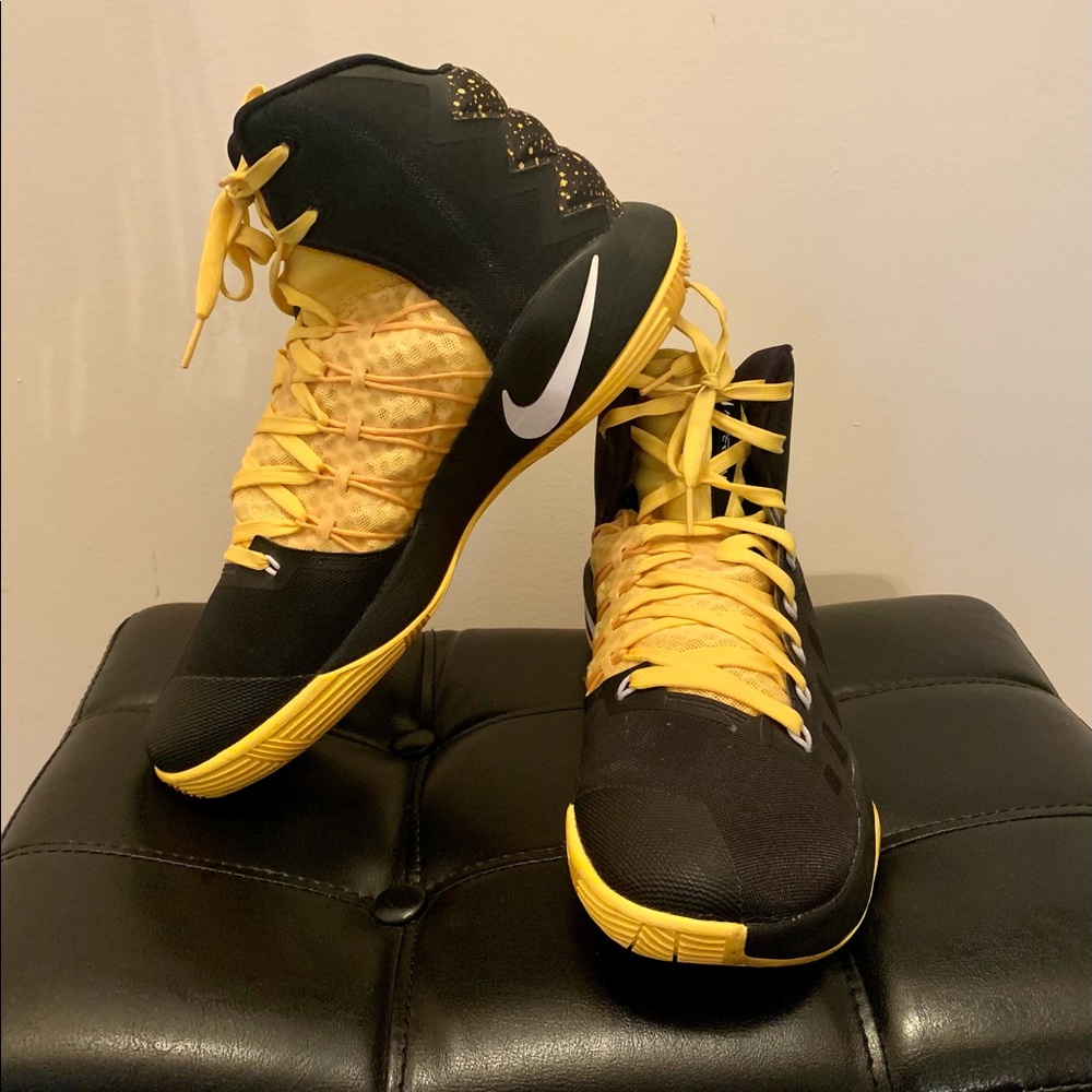 Men’s Nike athletic shoe